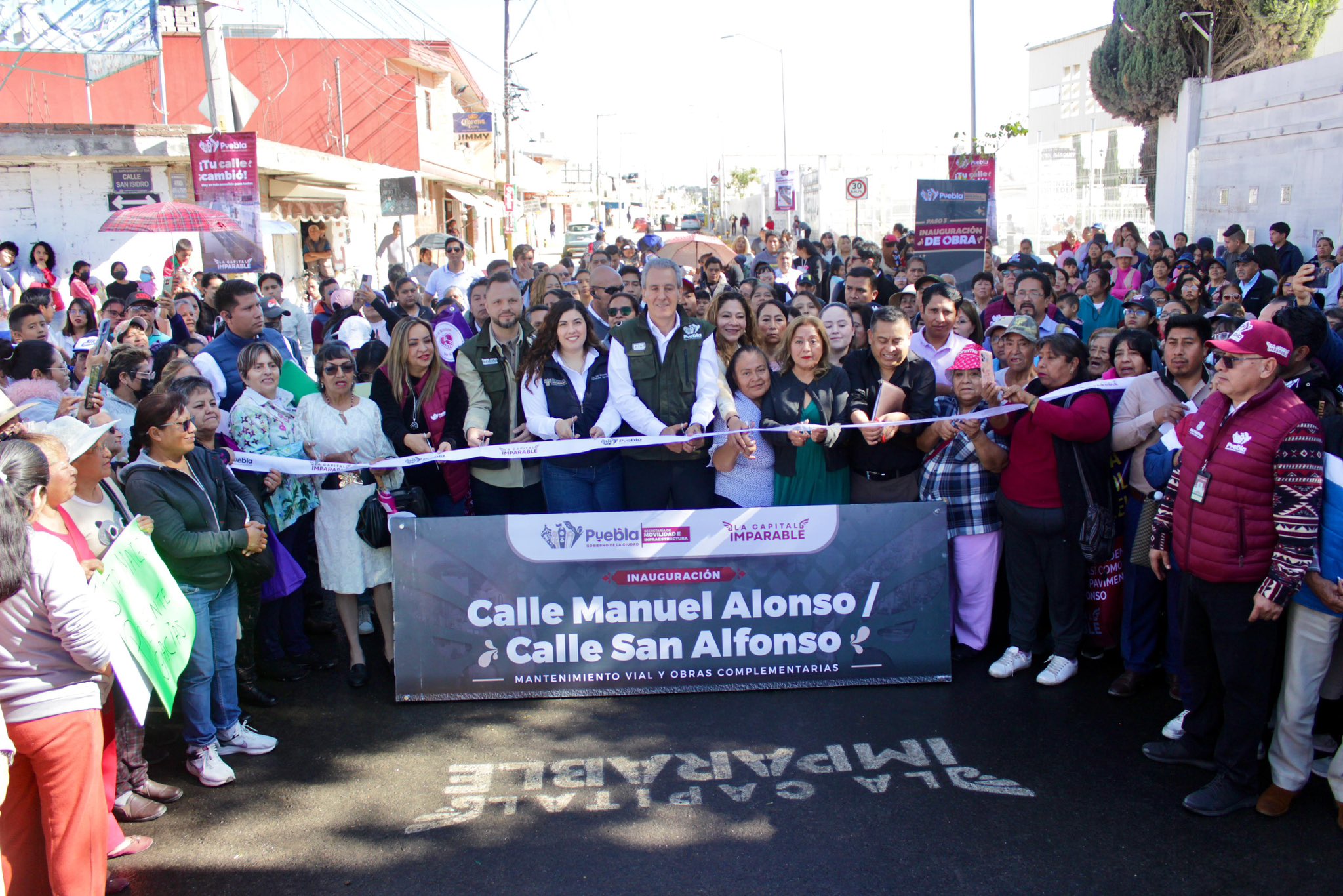 Pepe Chedraui entrega Calle en Santa Margarita