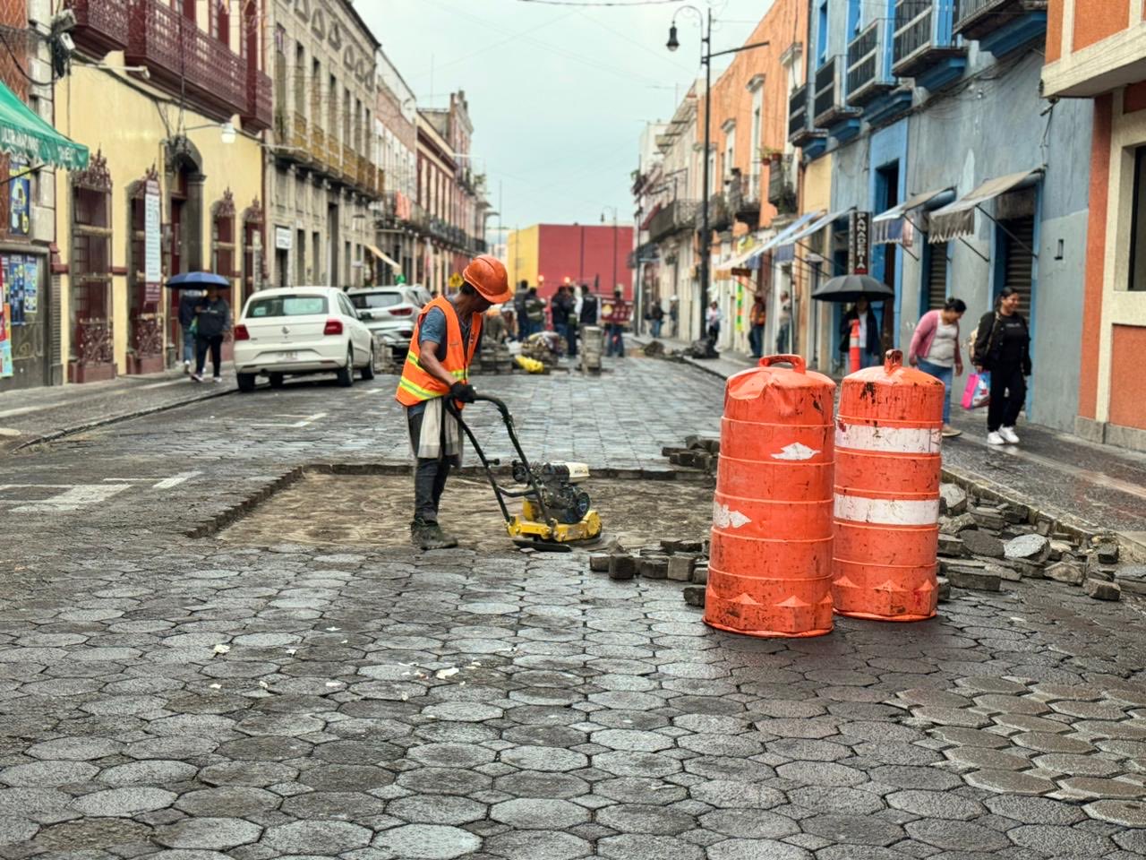 Pepe Chedraui refuerza bacheo con adoquín en el Centro Histórico