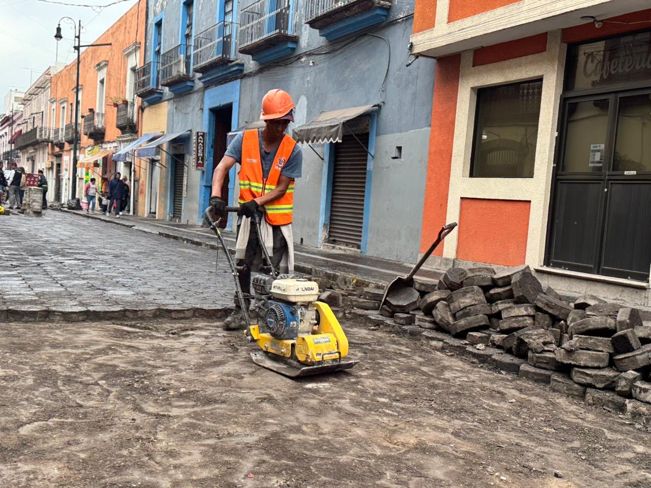 Pepe Chedraui refuerza bacheo con adoquín en el Centro Histórico