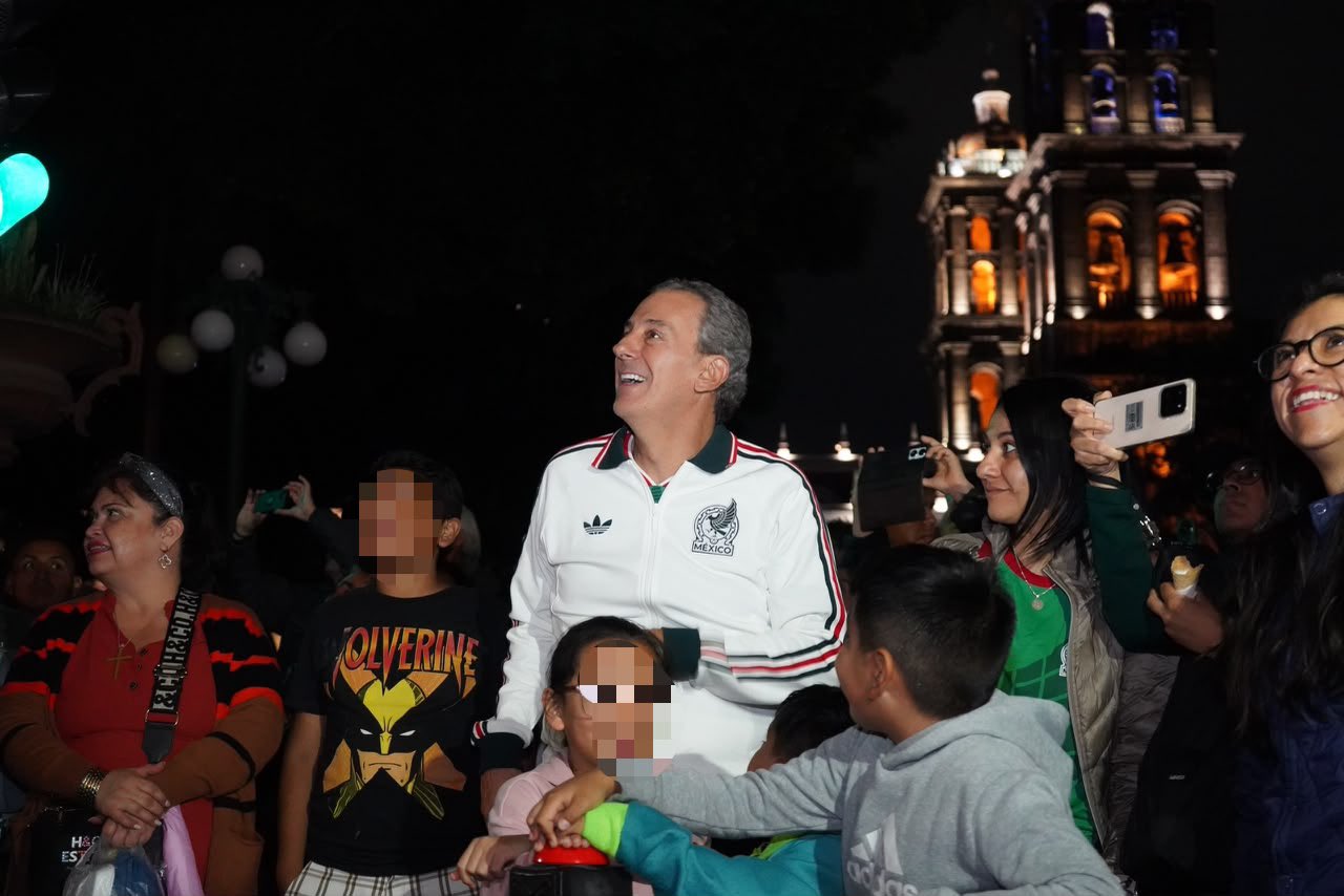 Pepe Chedraui inaugura nueva iluminación arquitectónica del Palacio Municipal