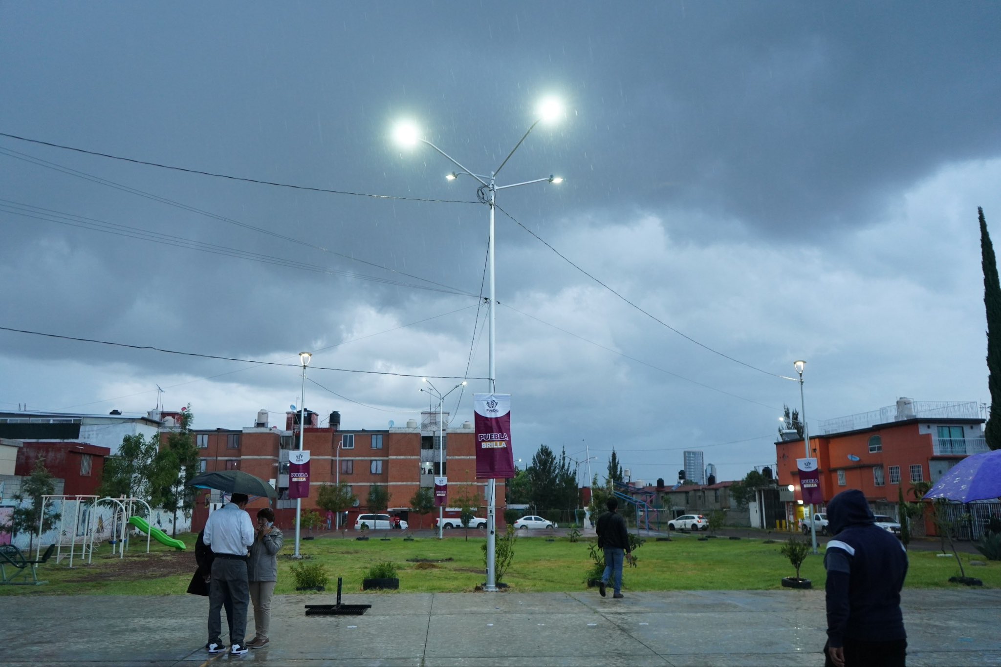 Pepe Chedraui moderniza alumbrado en Galaxia La Laguna con luminarias LED