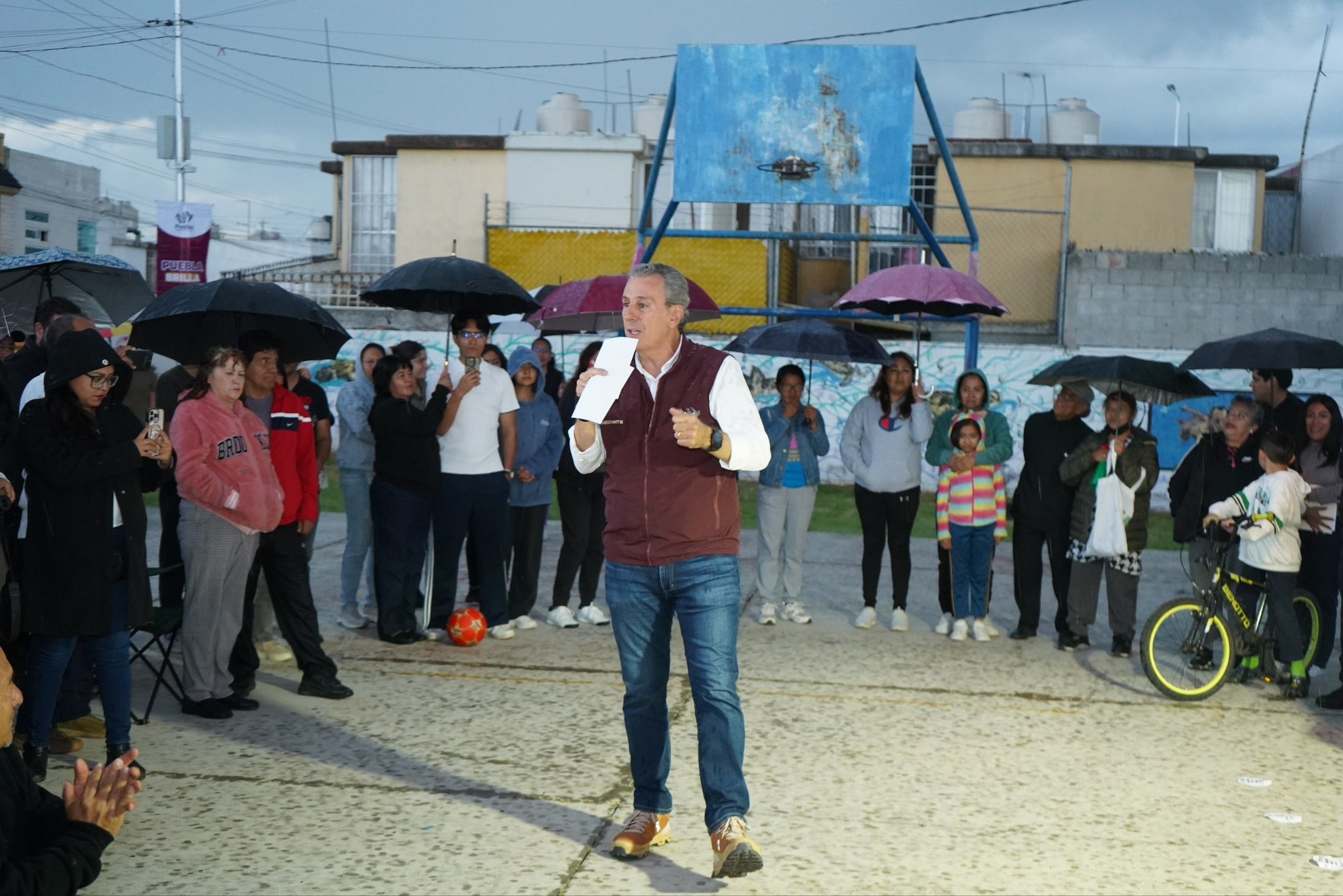Pepe Chedraui moderniza alumbrado en Galaxia La Laguna con luminarias LED